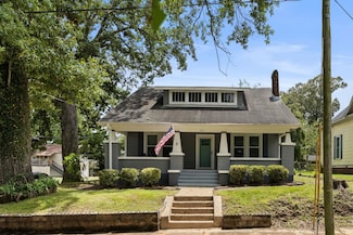 301 River Bluff Dr, Sheffield, AL 35660