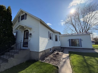 4304 8th St, Menominee, MI 49858
