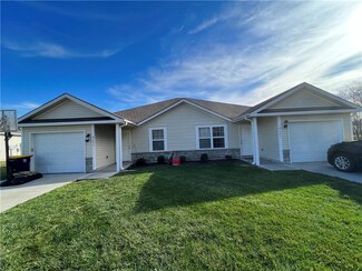9301 & 9303 N Robinhood Ave, Kansas City, MO 64154