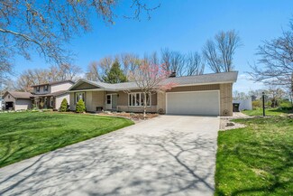 1027 College Ave, Holland, MI 49423