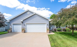 17 Hunters Ct, Fond Du Lac, WI 54937