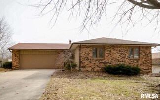 515 Walnut Ct, Le Claire, IA 52753