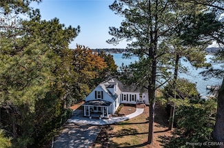 289 King Carter Ln, Weems, VA 22576