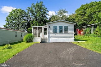 62 Ashford Ln, Hereford, PA 18056