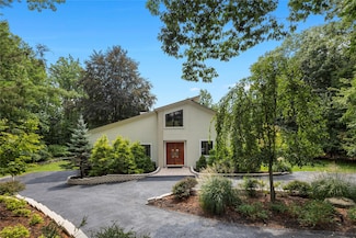21 Hillside Ct, Suffern, NY 10901