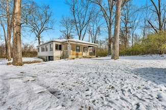 40 Mombert Dr, Ballwin, MO 63021