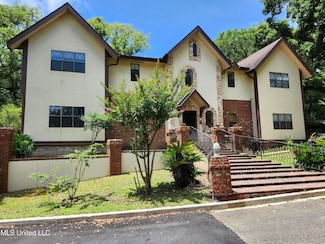 526 N 2nd St, Bay Saint Louis, MS 39520