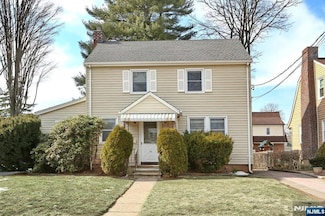 16 Carol Ln, Bergenfield, NJ 07621
