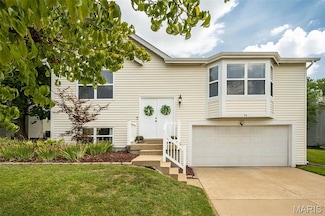 14 Kingspointe Dr, Saint Peters, MO 63376