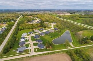 3063 Dell Ridge Ln, Hiawatha, IA 52233