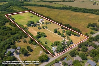 705 W Saunders St, Trenton, TX 75490