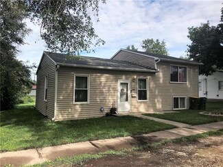 409 N 1st St, Savannah, MO 64485