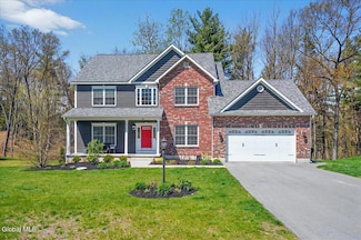 16 Dutch Ln, Mechanicville, NY 12118