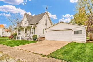 307 W Yates St, Newman, IL 61942
