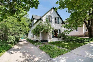 731 Harvey St, Petoskey, MI 49770