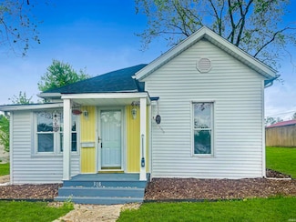 318 W 10th St, Bicknell, IN 47512