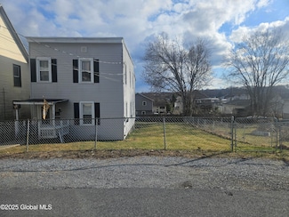 26 Walnut St, Mechanicville, NY 12118