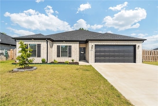 201 Tricha Cir, Gravette, AR 72736