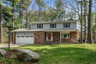 111 Wood Cove Dr, Coventry, RI 02816