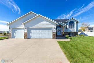 4393 53rd St S, Fargo, ND 58104