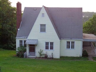 8 Crestview Dr, Mc Kees Rocks, PA 15136