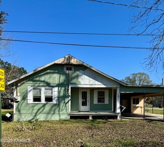307 10th St, Breaux Bridge, LA 70517