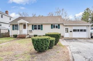 28 Cottage St, Wilmington, MA 01887