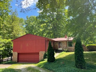 7501 W 92nd St, Zionsville, IN 46077