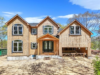 11 Sunrise Place, Farmingville, NY 11738