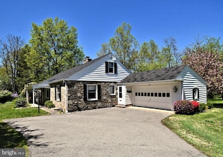 302 Locust Rd, Fort Washington, PA 19034