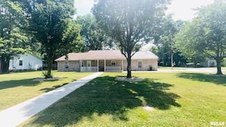 902 N Buchanan St, Benton, IL 62812