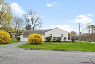 2736 Brookview Rd, Castleton On Hudson, NY 12033