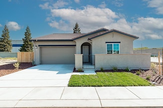 901 Meadowlands Dr, Oakdale, CA 95361