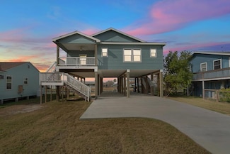 112 Lakeview Dr, Rockport, TX 78382