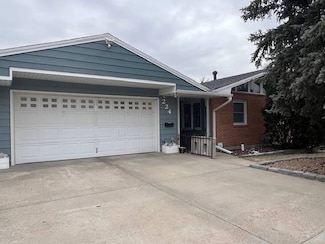 224 E 11th St, Ogallala, NE 69153