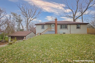 7719 Oak Dr, Wonder Lake, IL 60097