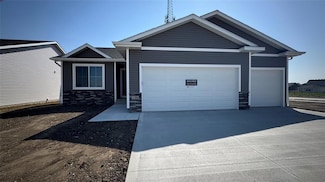 1186 NW Petersen Dr, Waukee, IA 50263