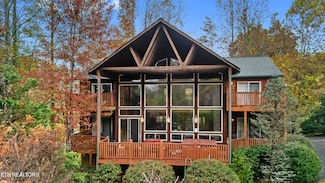 1716 Smoky Hills Dr, Gatlinburg, TN 37738