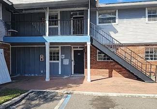 200 Country Club Dr Unit 1303, Largo, FL 33771