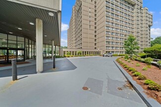 250 Hammond Pond Pkwy Unit PH4, Chestnut Hill, MA 02467