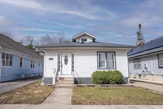 431 Bangs St, Aurora, IL 60505