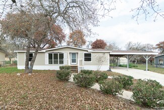 3827 Waterwood Pass Dr, Elmendorf, TX 78112