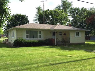 17 W Merrill St, Rossville, IN 46065