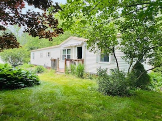 3 Englewood Dr, Raymond, NH 03077