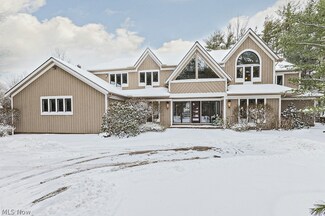 45 E Juniper Ln, Chagrin Falls, OH 44022