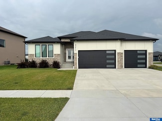 8211 S 97th St, Lincoln, NE 68526