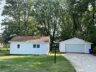 1206 Griggy Rd, Mogadore, OH 44260