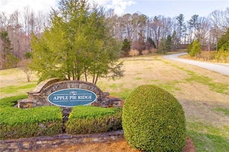 01 Planters Pointe Dr, Baldwin, GA 30511