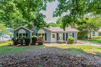 5716 Lambrook Ct, Charlotte, NC 28269