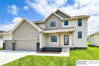 5731 Kestrel Pkwy, Elkhorn, NE 68022